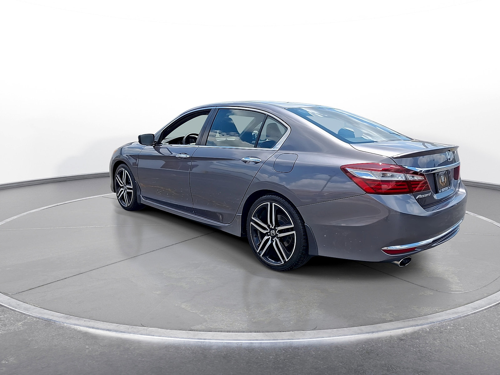 Used 2017 Honda Accord Sport image 6