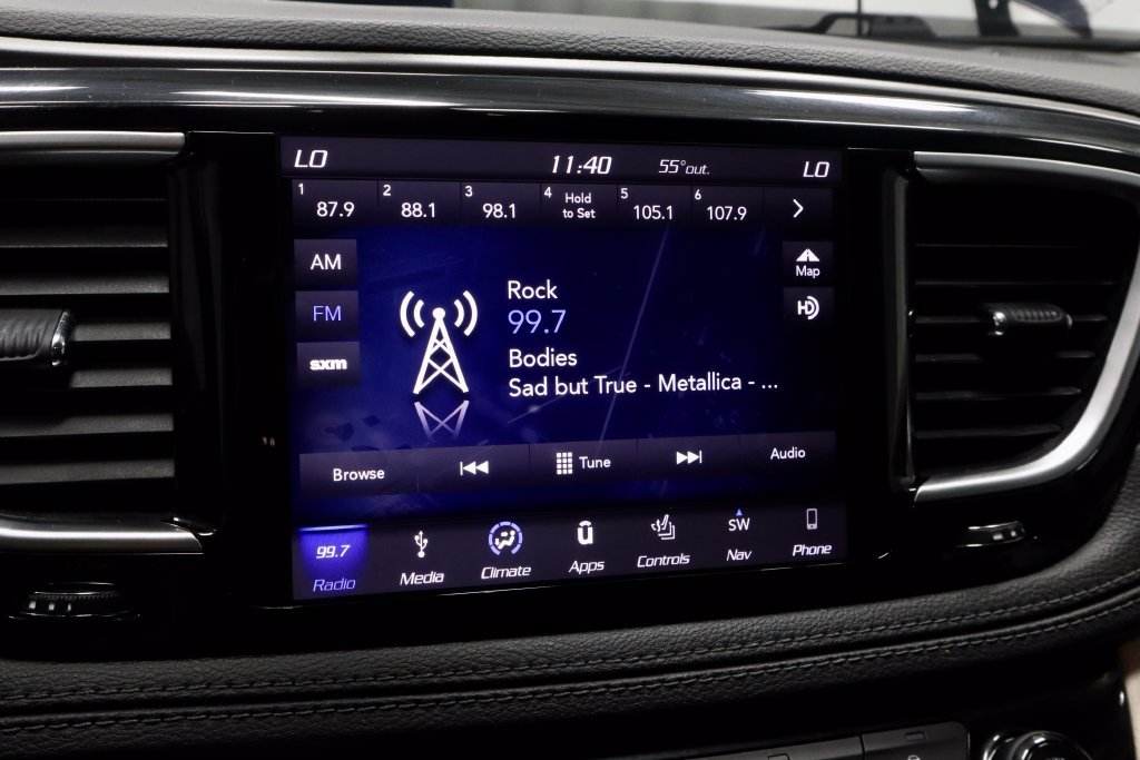 Used 2019 Chrysler Pacifica Limited FWD image 3