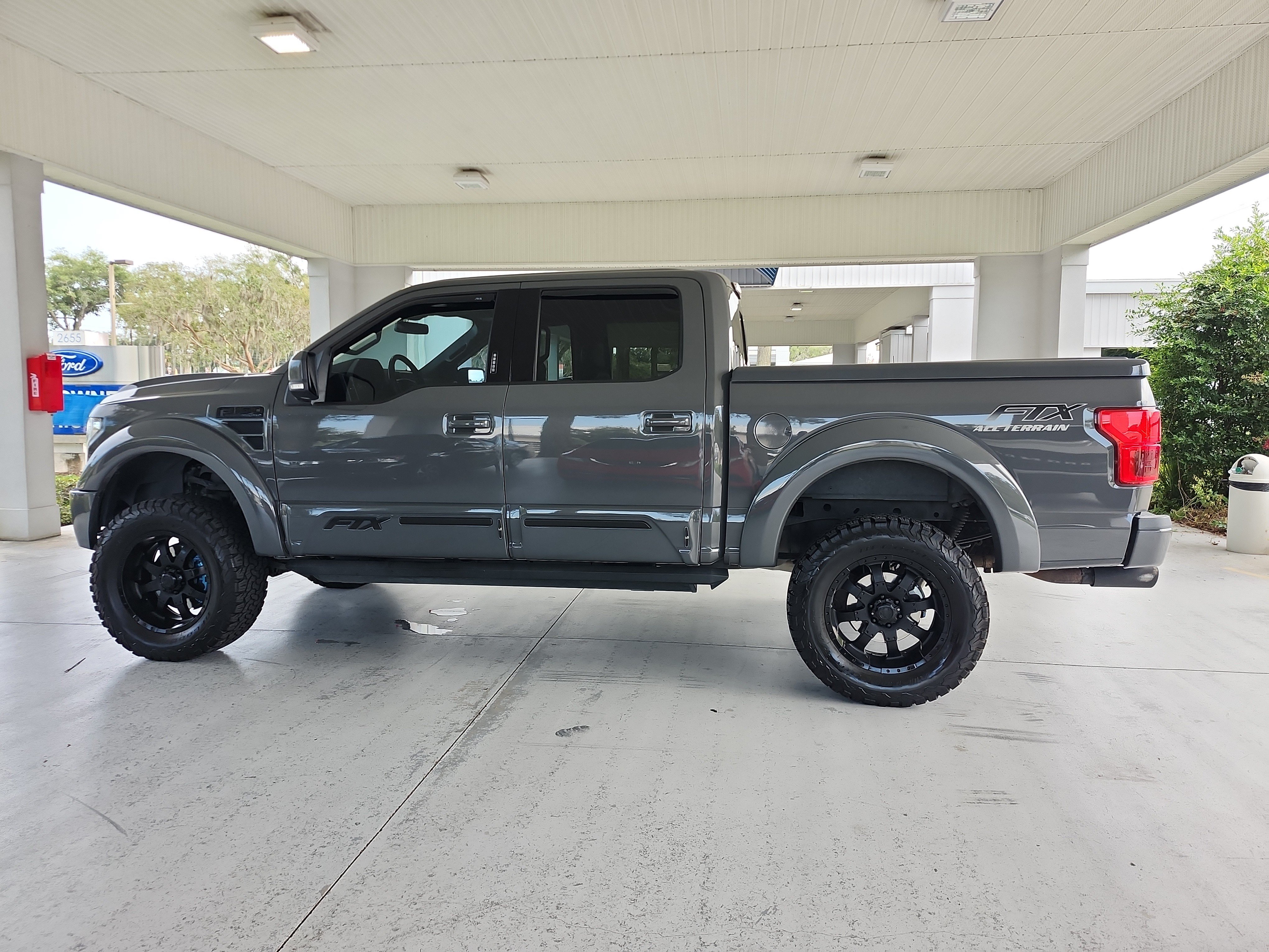 Used 2018 Ford F150 Lariat w/ Equipment Group 502A Luxury AWD/4WD image 2