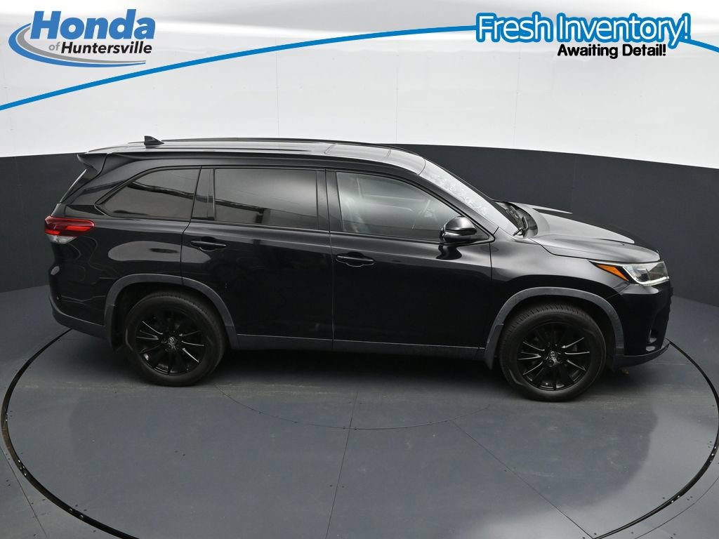 Used 2019 Toyota Highlander SE w/ Nightshade Edition AWD/4WD image 32
