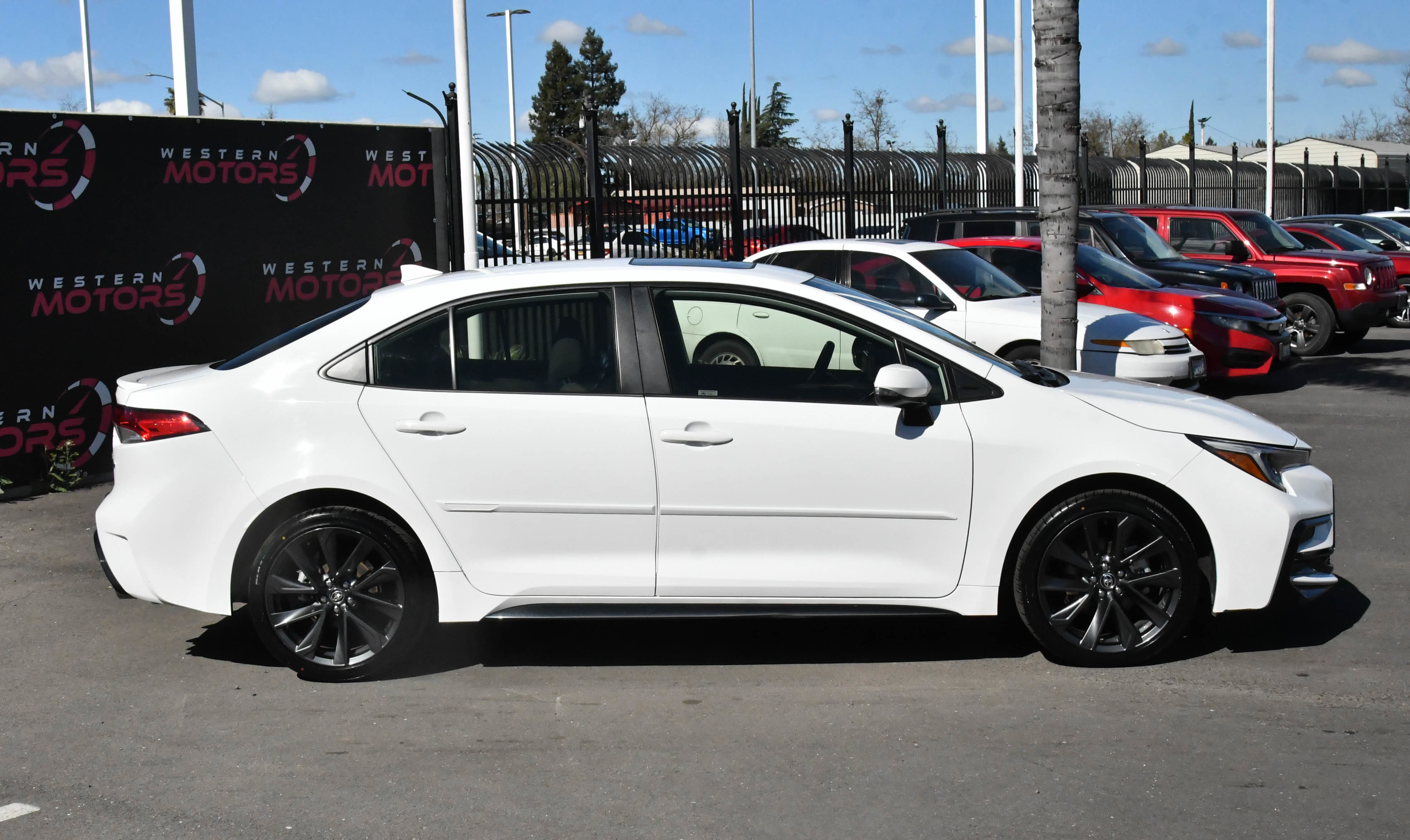 Used 2024 Toyota Corolla SE w/ SE Package image 9