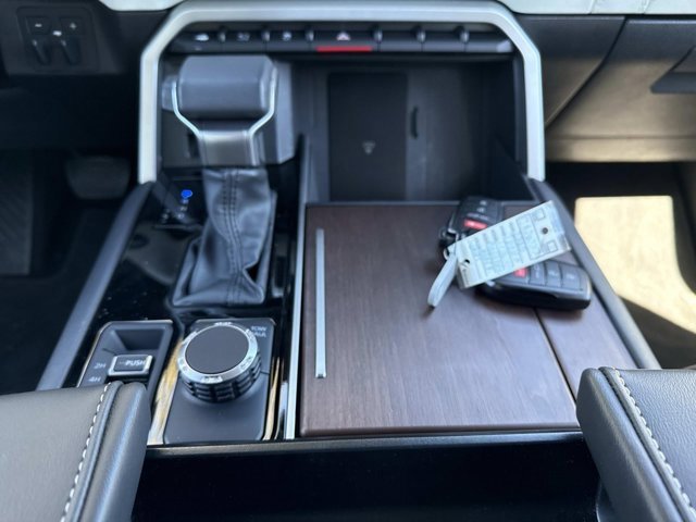 Used 2025 Toyota Sequoia Capstone image 30