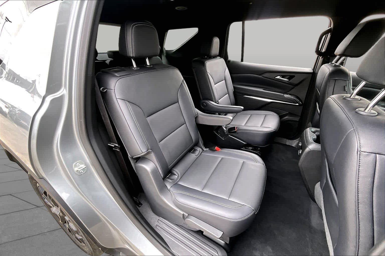 Used 2025 Chevrolet Traverse LT w/ Midnight/Sport Edition FWD image 20