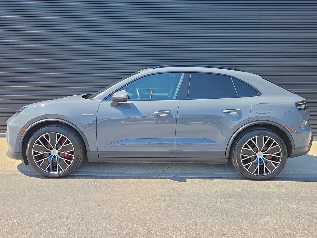 Certified 2025 Porsche Macan 4S Electric image 2