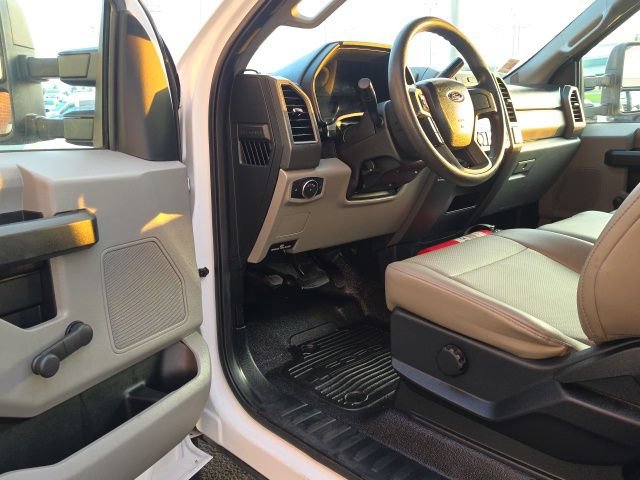 Used 2017 Ford F550 2WD Regular Cab Super Duty image 19