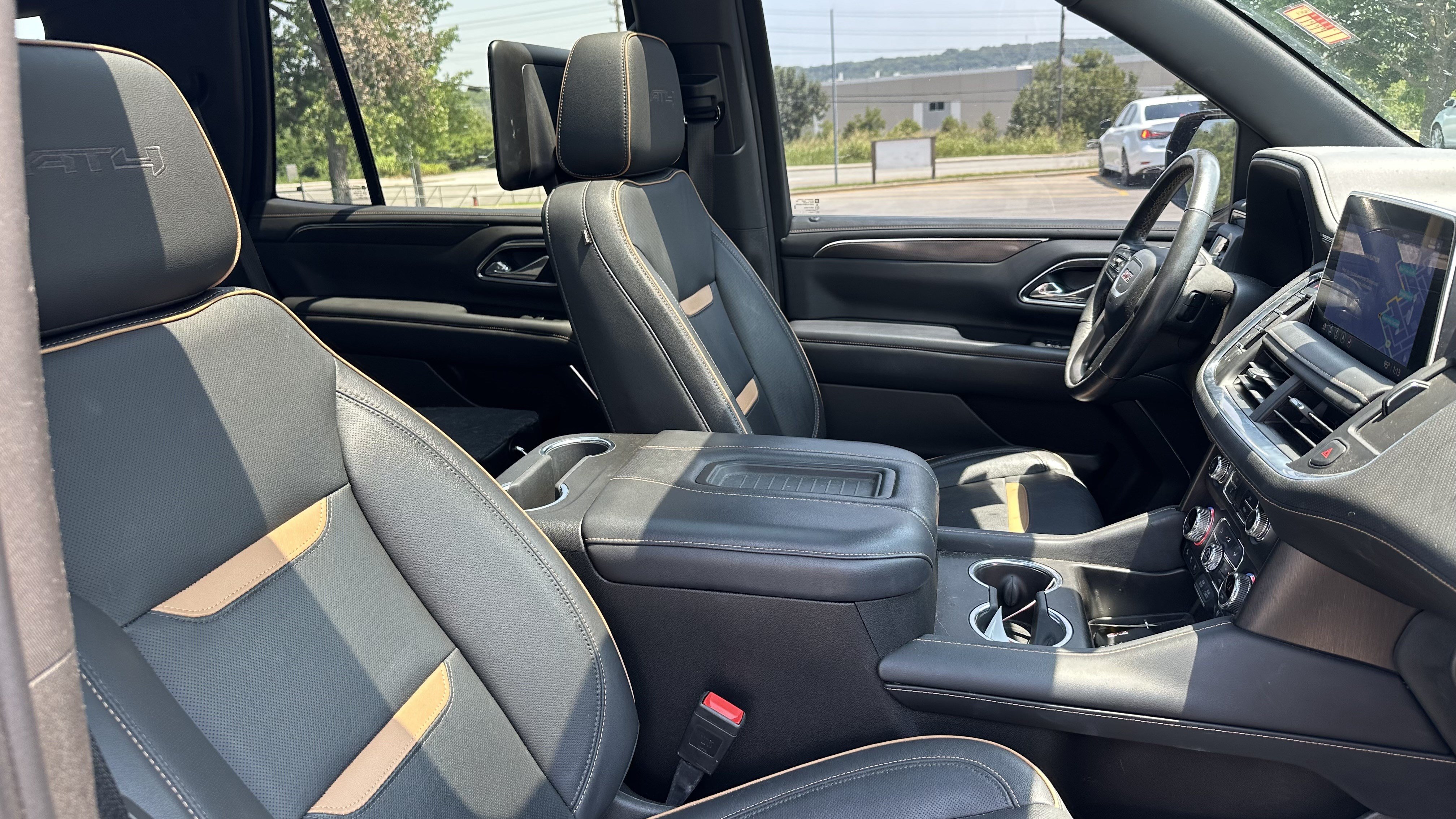 Used 2021 GMC Yukon AT4 w/ AT4 Premium Package AWD/4WD image 33