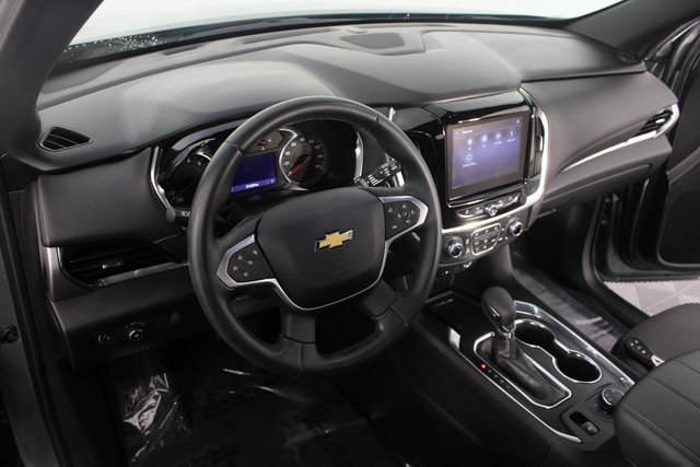 Used 2023 Chevrolet Traverse LT w/ Rear Camera Mirror Package image 10