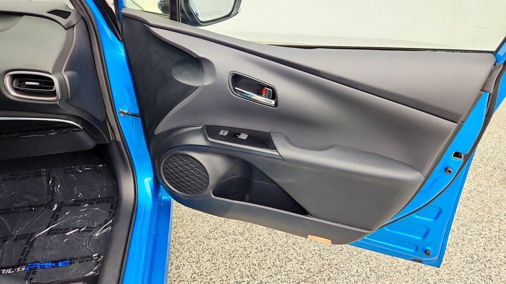 Used 2021 Toyota Prius Prime XLE FWD image 24