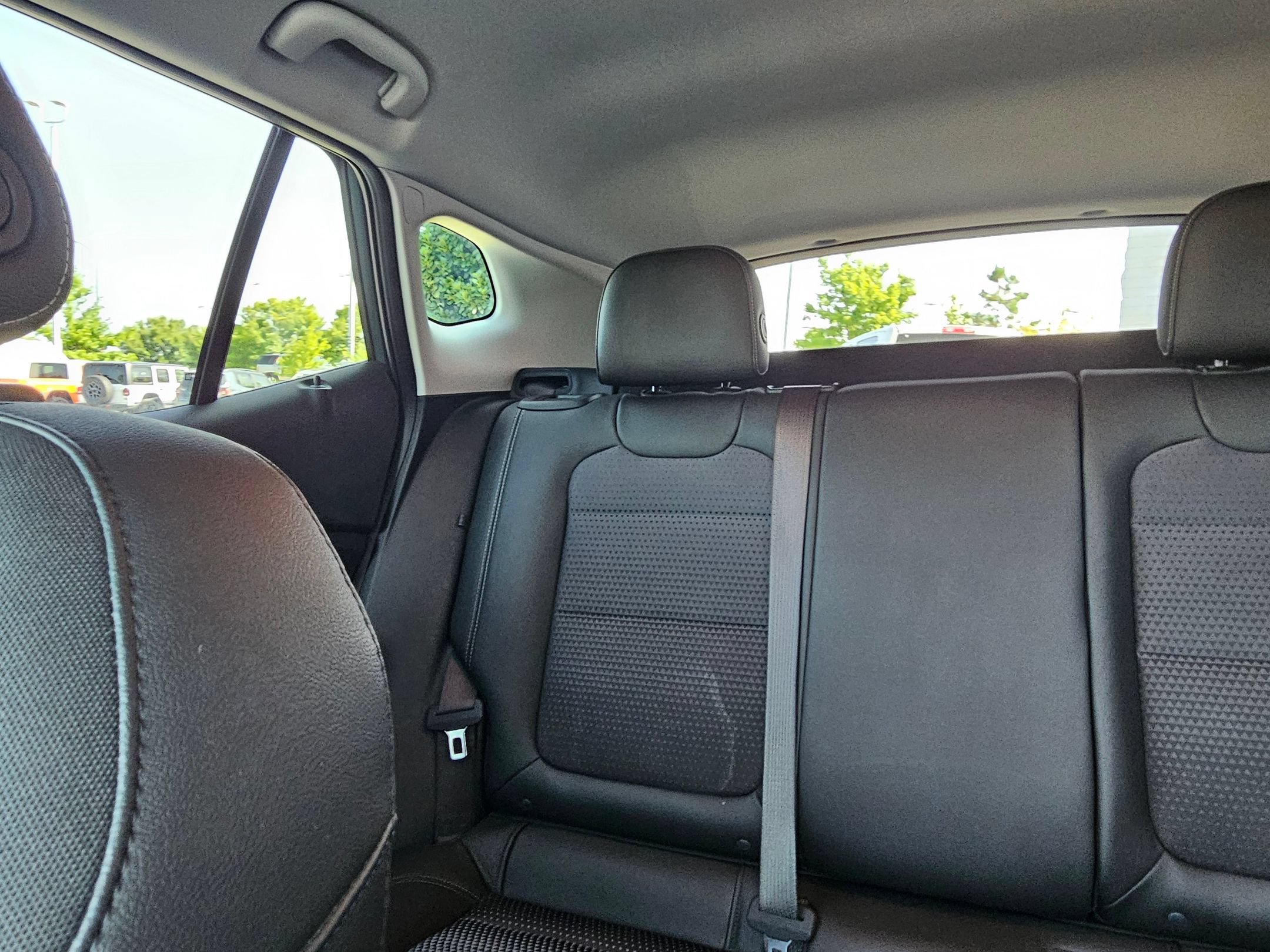 Used 2025 Chevrolet Trax LT FWD image 24