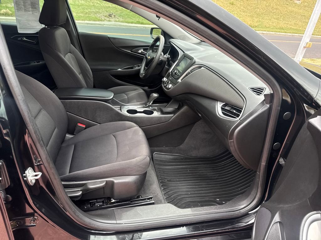 Used 2017 Chevrolet Malibu LS FWD image 28
