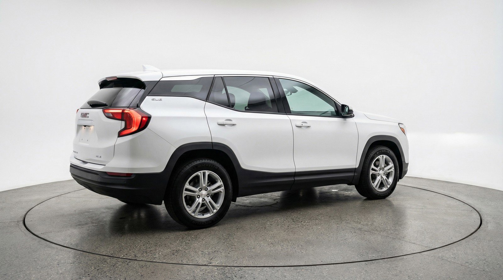 Used 2024 GMC Terrain SLE image 9