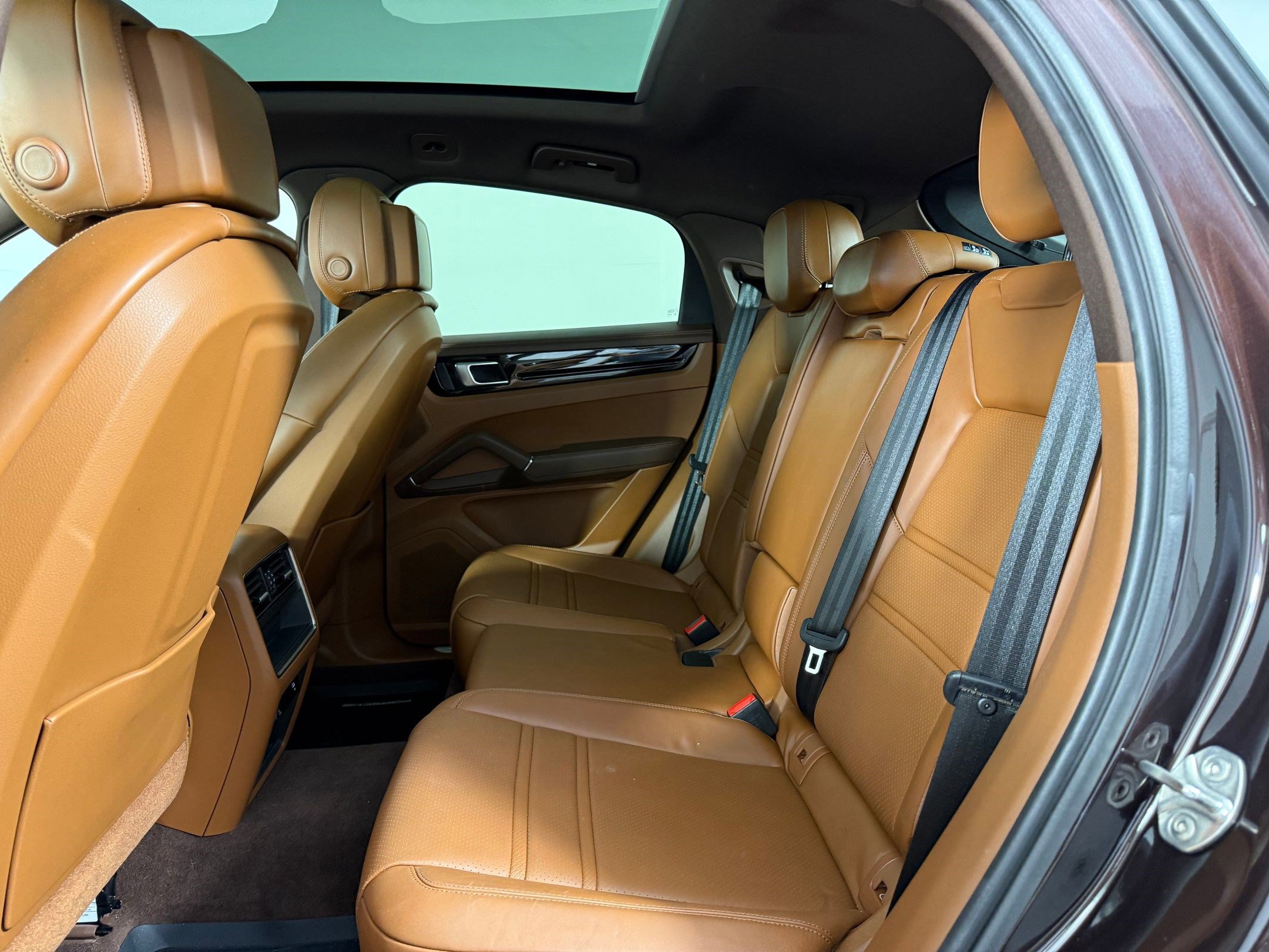 Certified 2023 Porsche Cayenne Platinum Edition image 18