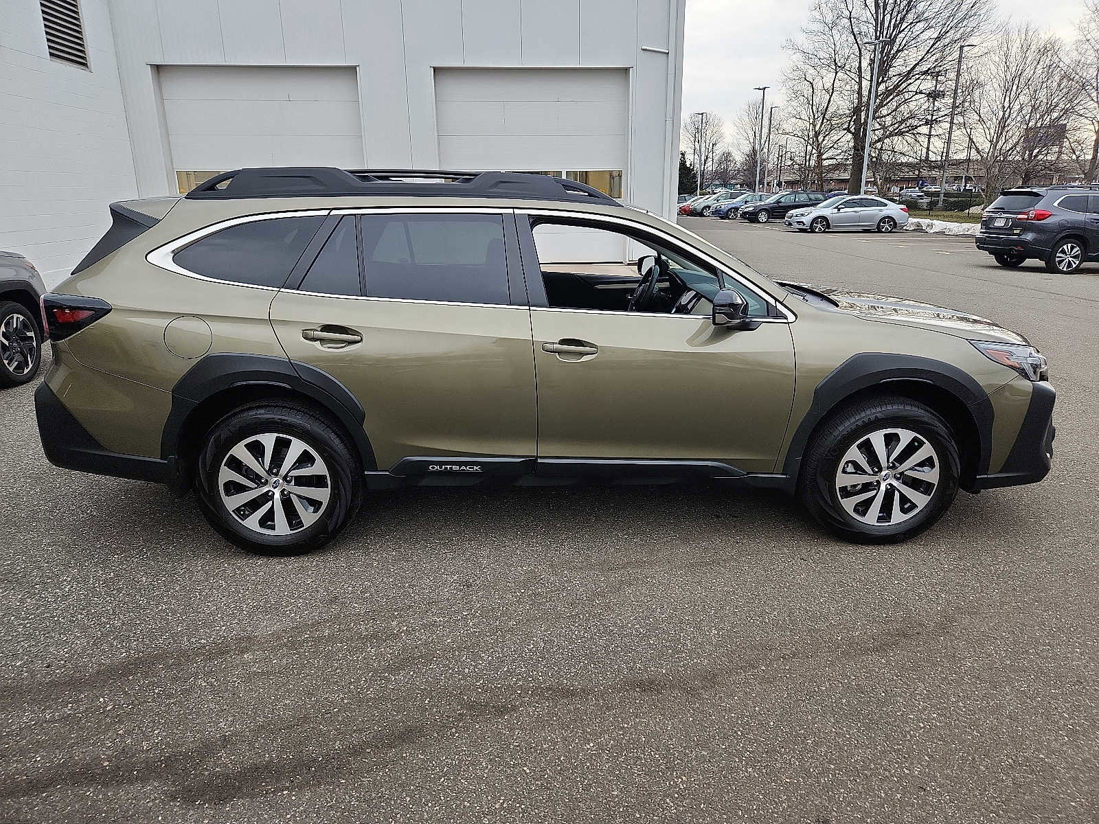 Used 2023 Subaru Outback Premium image 7