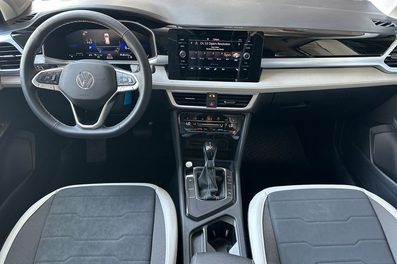 New 2027 Volkswagen Taos SE FWD image 11