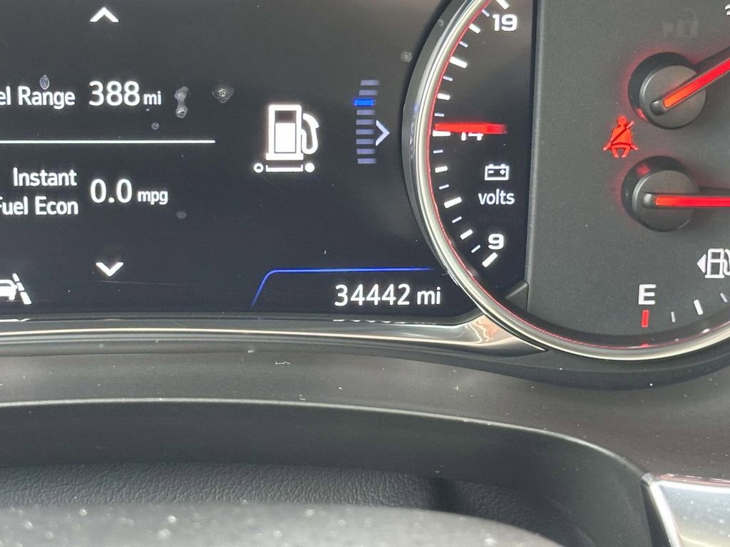 Certified 2023 Chevrolet Traverse Premier w/ LPO, Floor Liner Package image 24