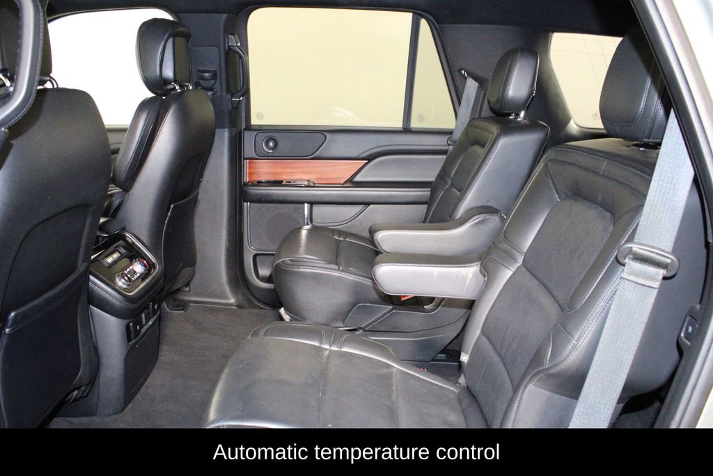 Used 2019 Lincoln Navigator Premiere AWD/4WD image 13