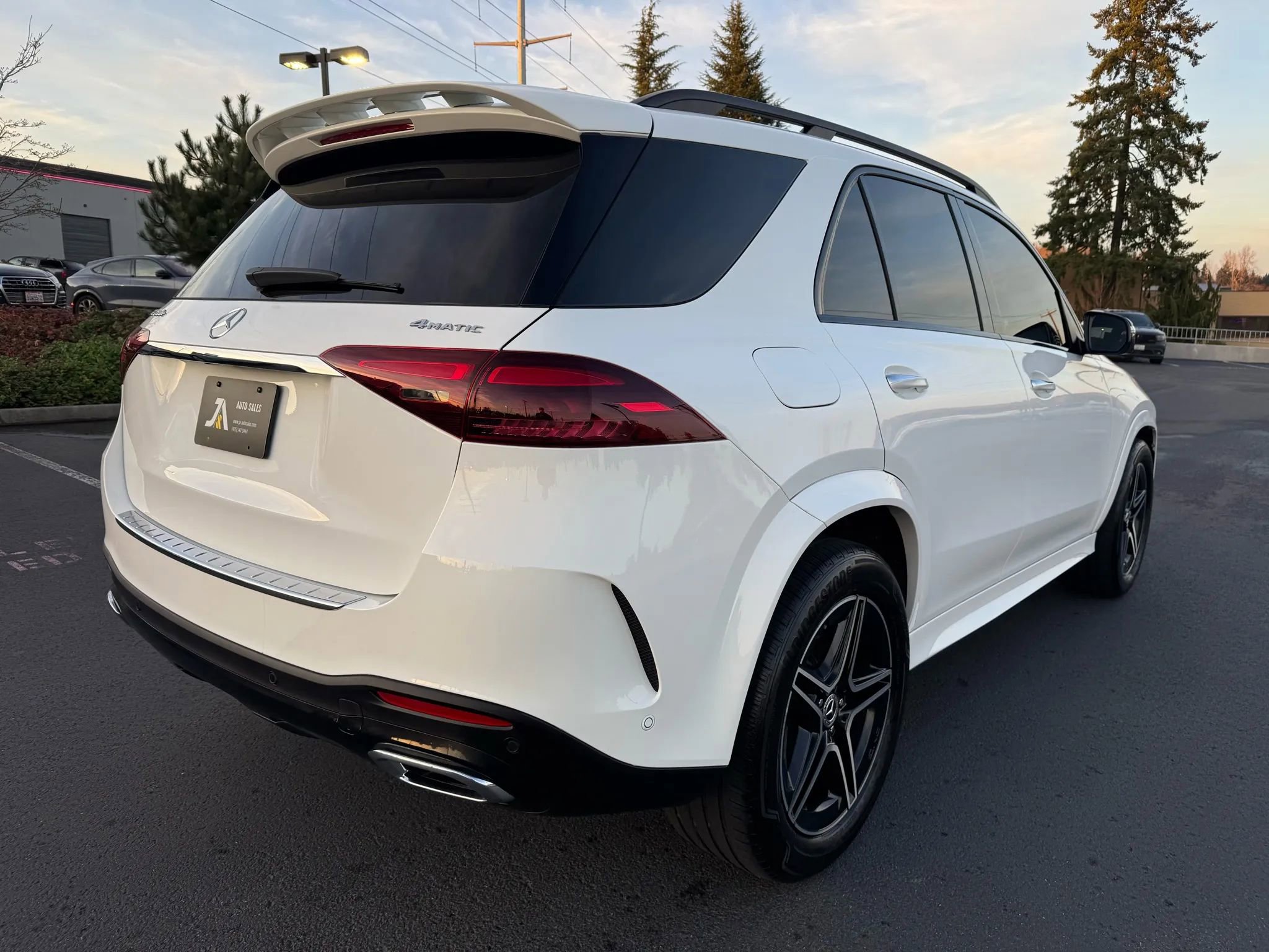 Used 2025 Mercedes-Benz GLE 450e 4MATIC w/ AMG Line Exterior image 10