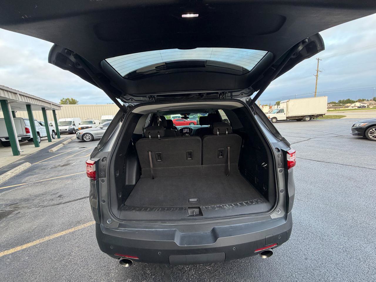 Used 2020 Chevrolet Traverse LT FWD image 12
