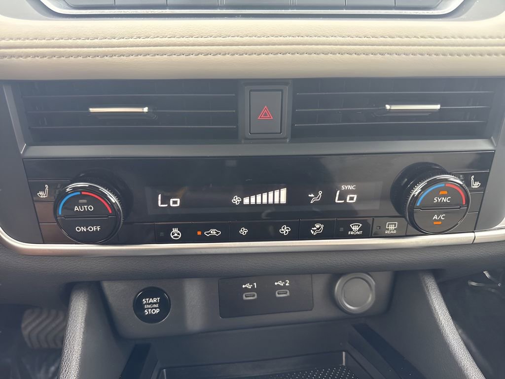 Used 2024 Nissan Rogue SV w/ SV Premium Package FWD image 19