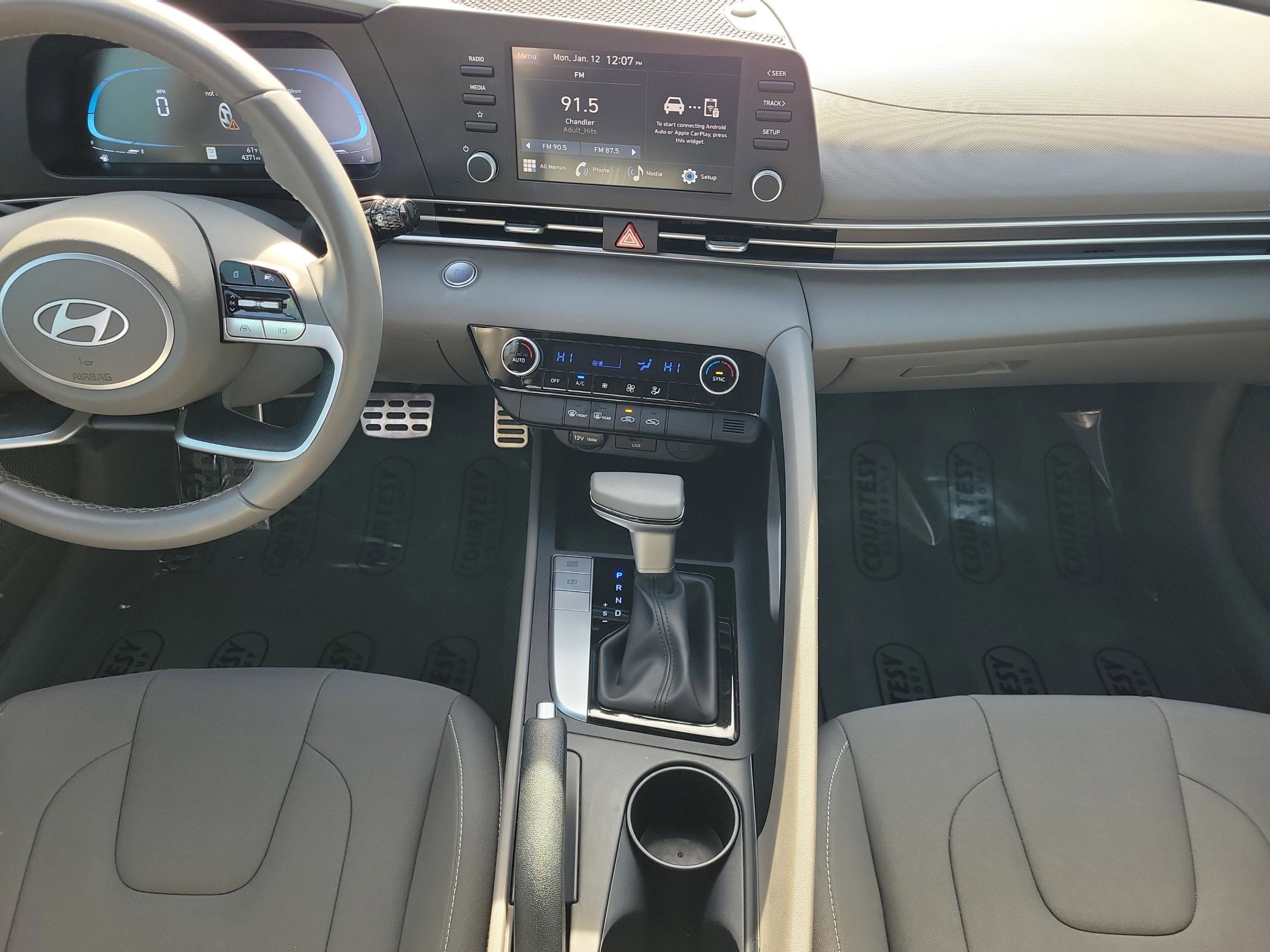 Used 2025 Hyundai Elantra Sport image 11