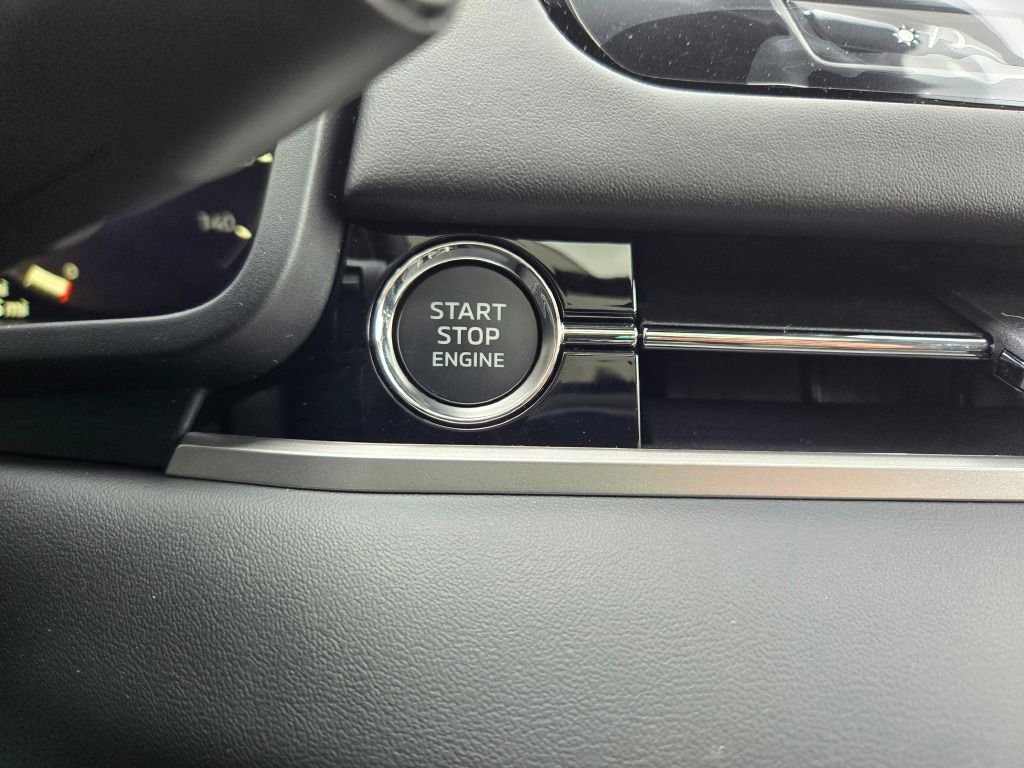 New 2025 Mitsubishi Outlander SE image 23