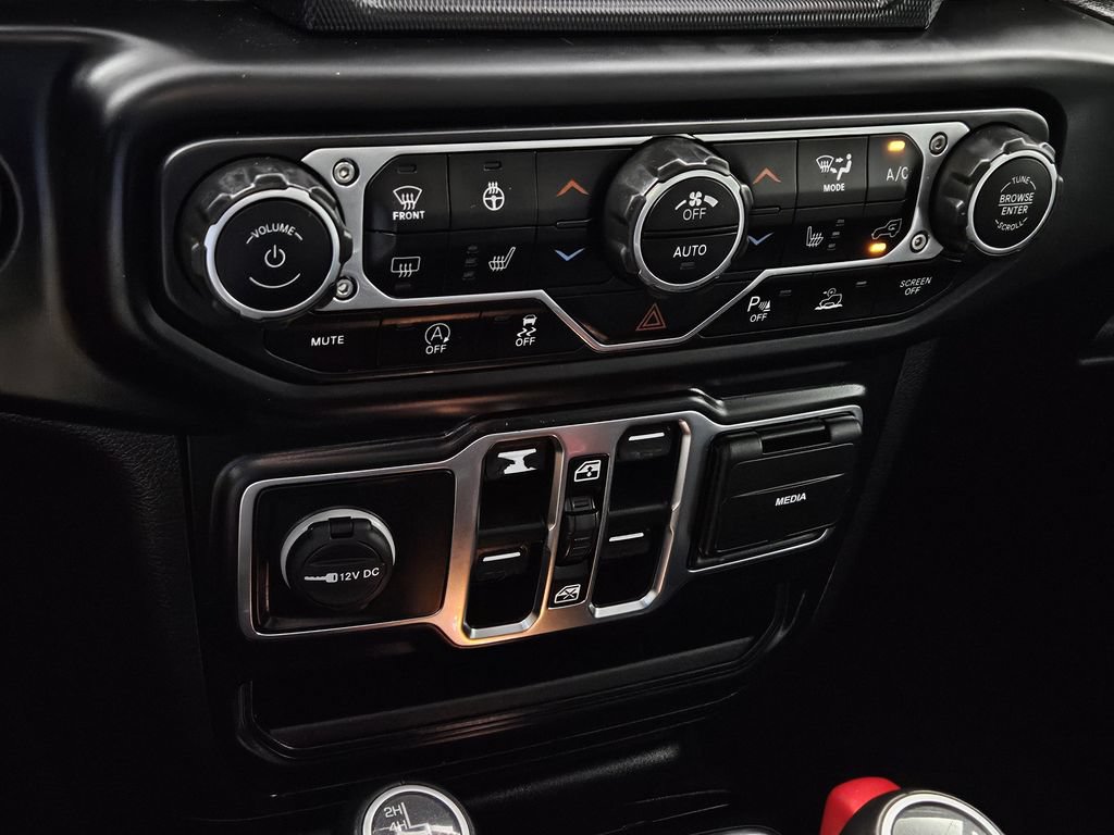Used 2022 Jeep Wrangler Unlimited Sahara AWD/4WD image 17