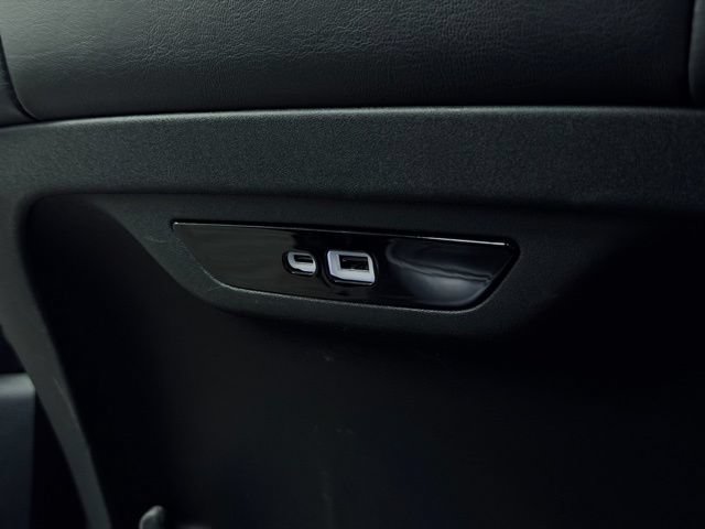 Used 2025 Chrysler Pacifica Limited FWD image 29