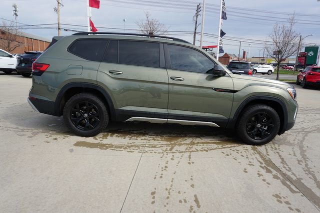 Used 2025 Volkswagen Atlas Peak Edition SE image 3