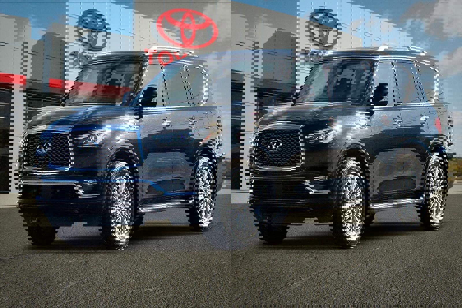 Used 2023 INFINITI QX80 Luxe w/ Cargo Package image 7