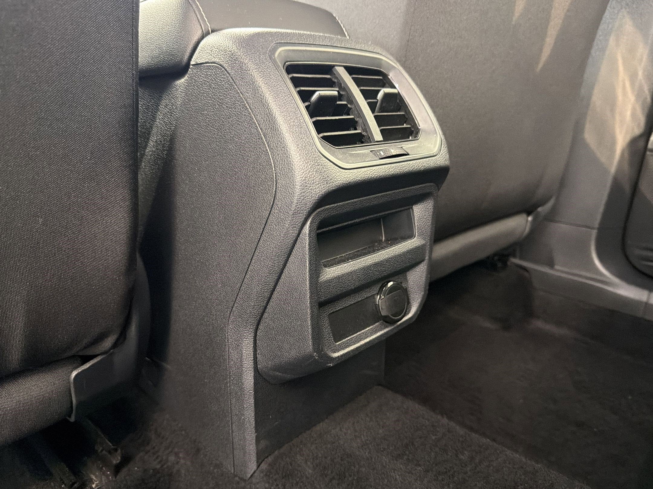 Used 2022 Volkswagen Tiguan S image 31