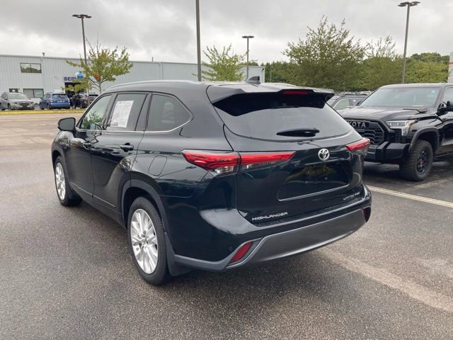 Used 2023 Toyota Highlander Limited image 3