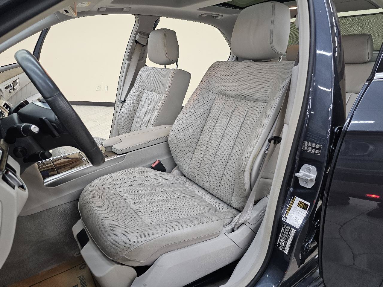 Used 2014 Mercedes-Benz E 550 4MATIC Sedan image 15