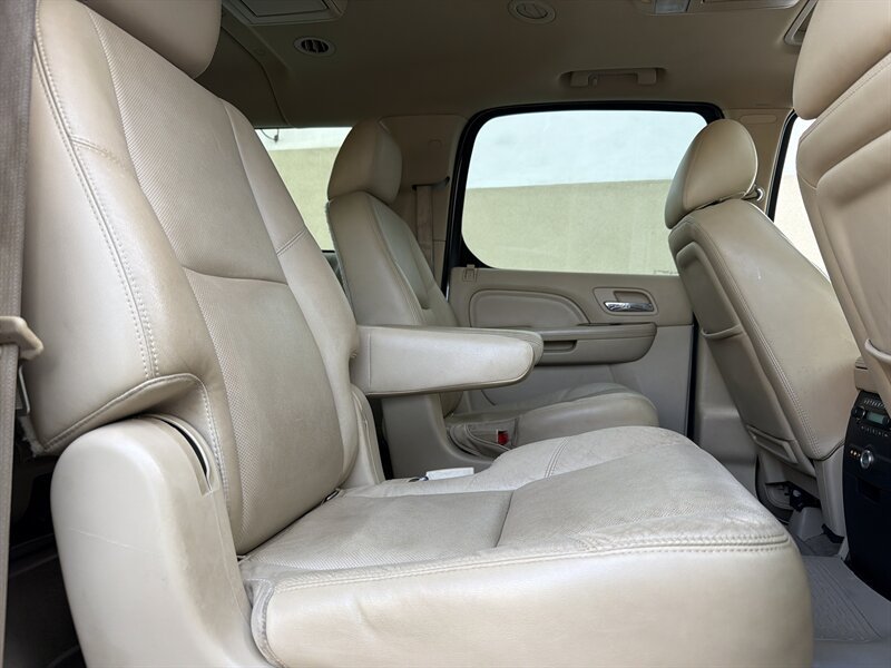 Used 2013 Cadillac Escalade ESV Premium AWD/4WD image 18