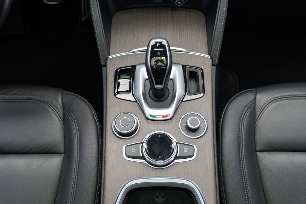 Used 2022 Alfa Romeo Stelvio Ti image 54