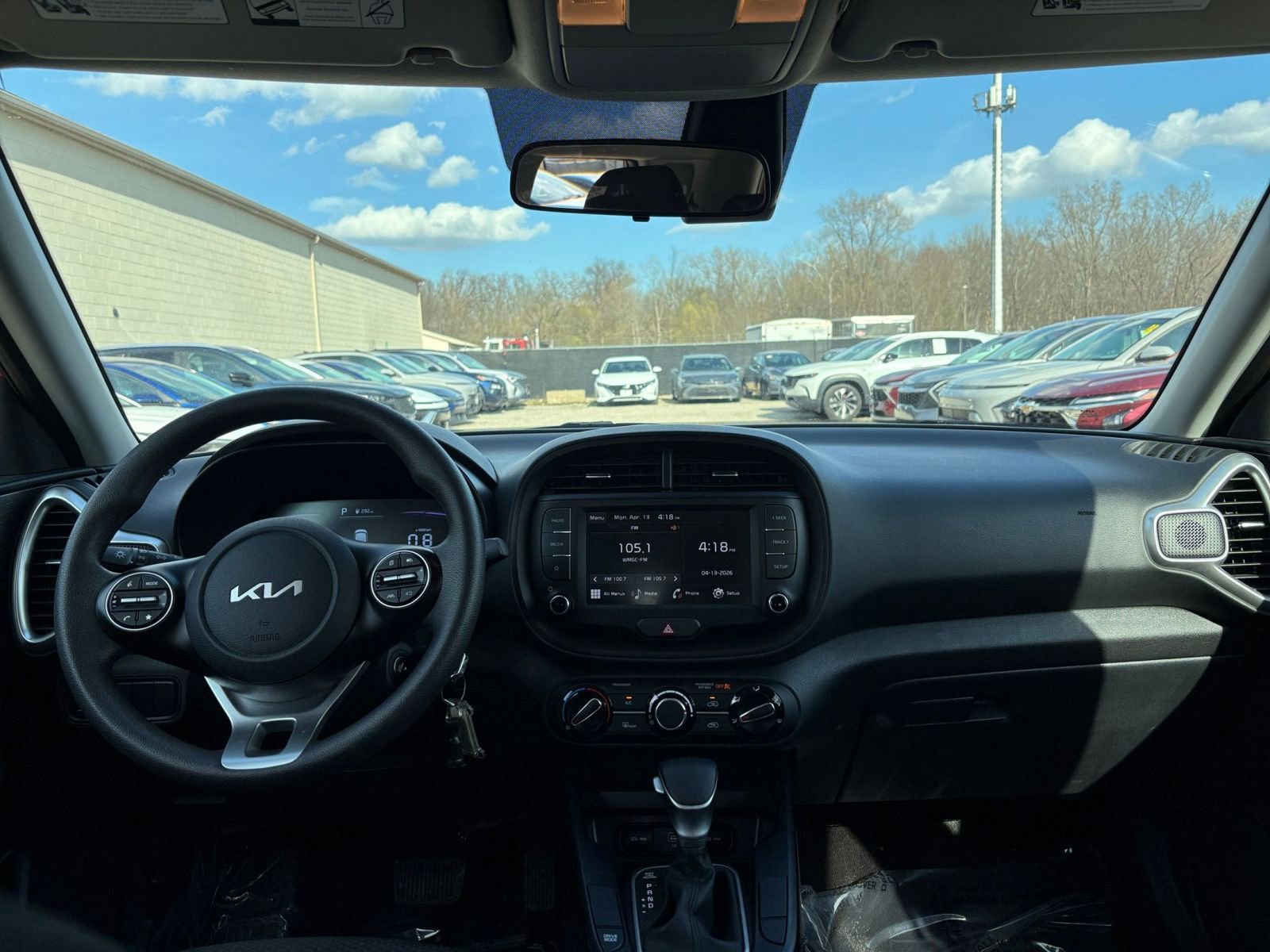 Used 2025 Kia Soul LX w/ LX Technology Package FWD image 32