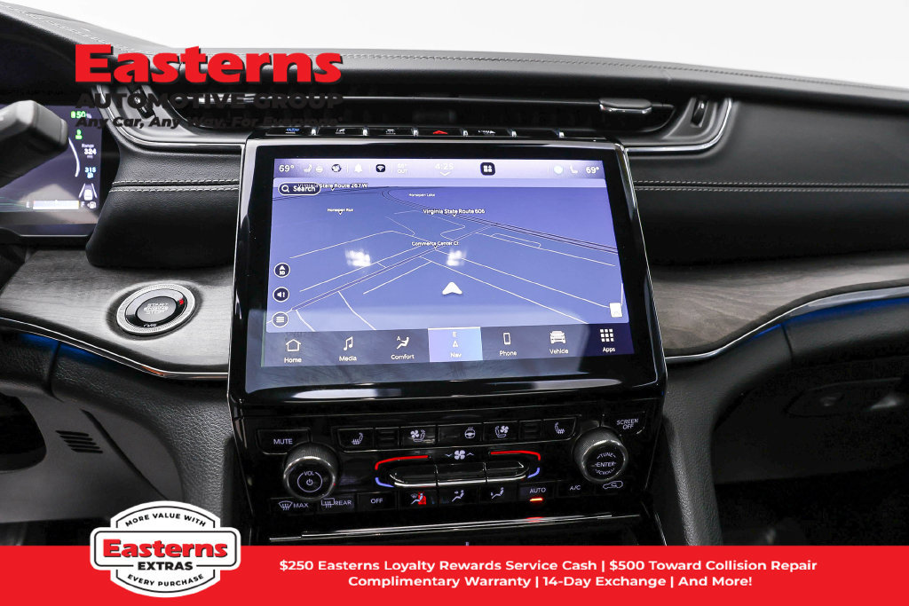 Used 2023 Jeep Grand Cherokee Overland AWD/4WD image 13