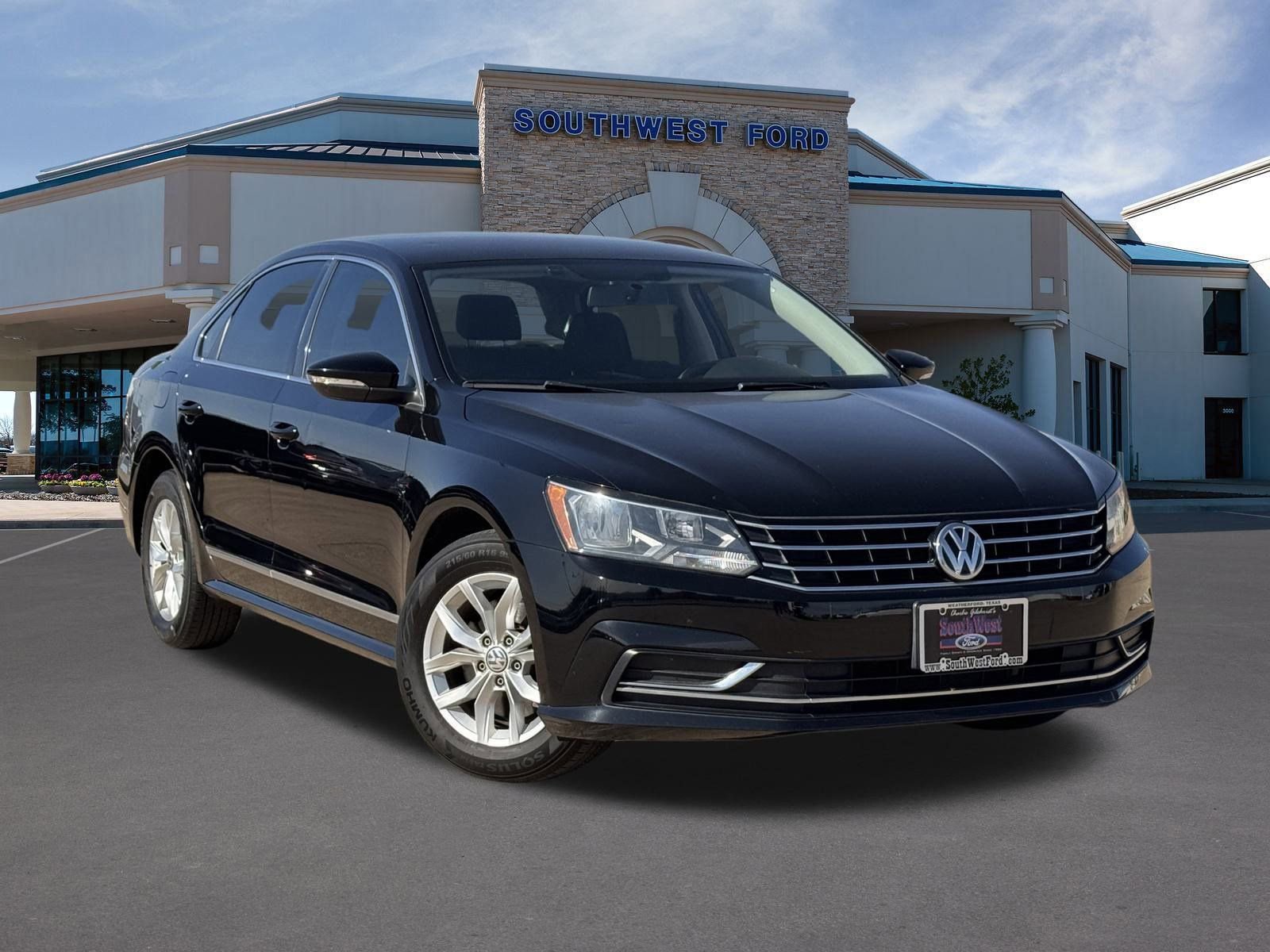 Used 2016 Volkswagen Passat 1.8T S image 1
