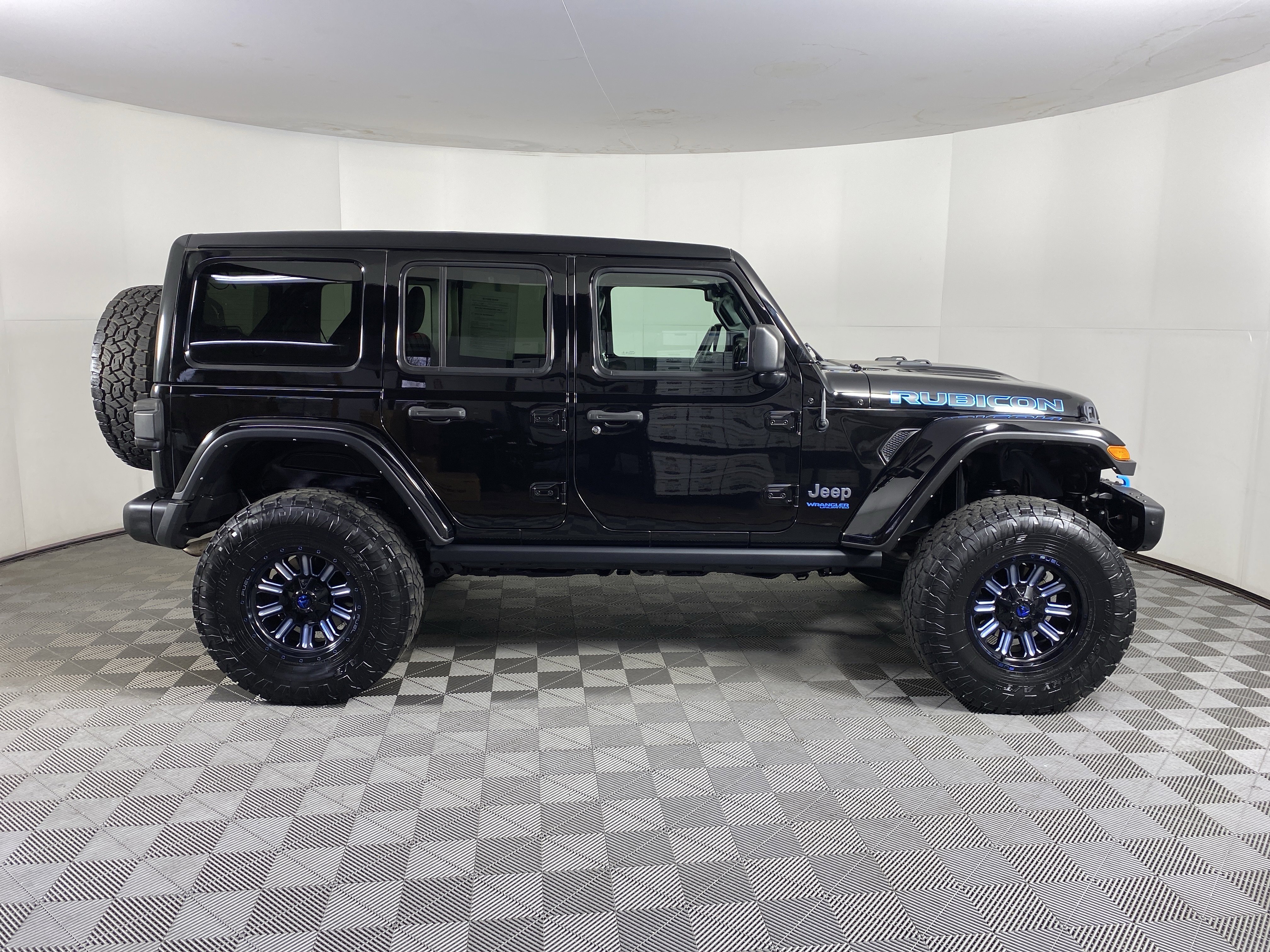 Used 2021 Jeep Wrangler Unlimited Rubicon 4xe w/ Steel Bumper Group image 8