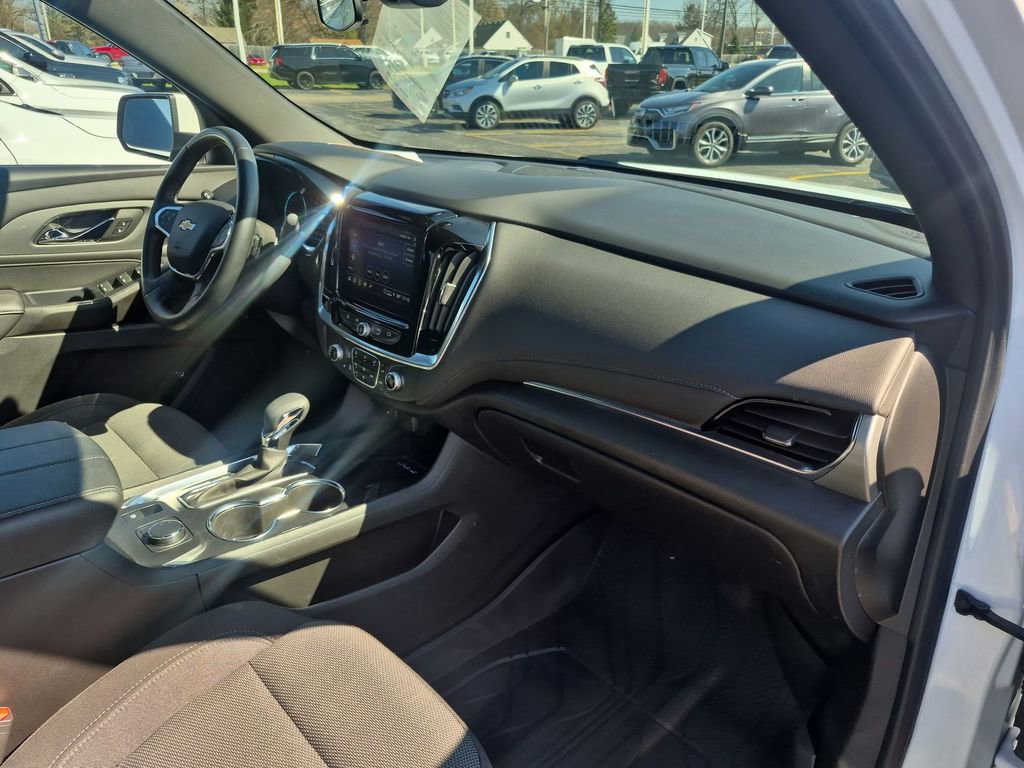 Certified 2023 Chevrolet Traverse LT FWD image 30
