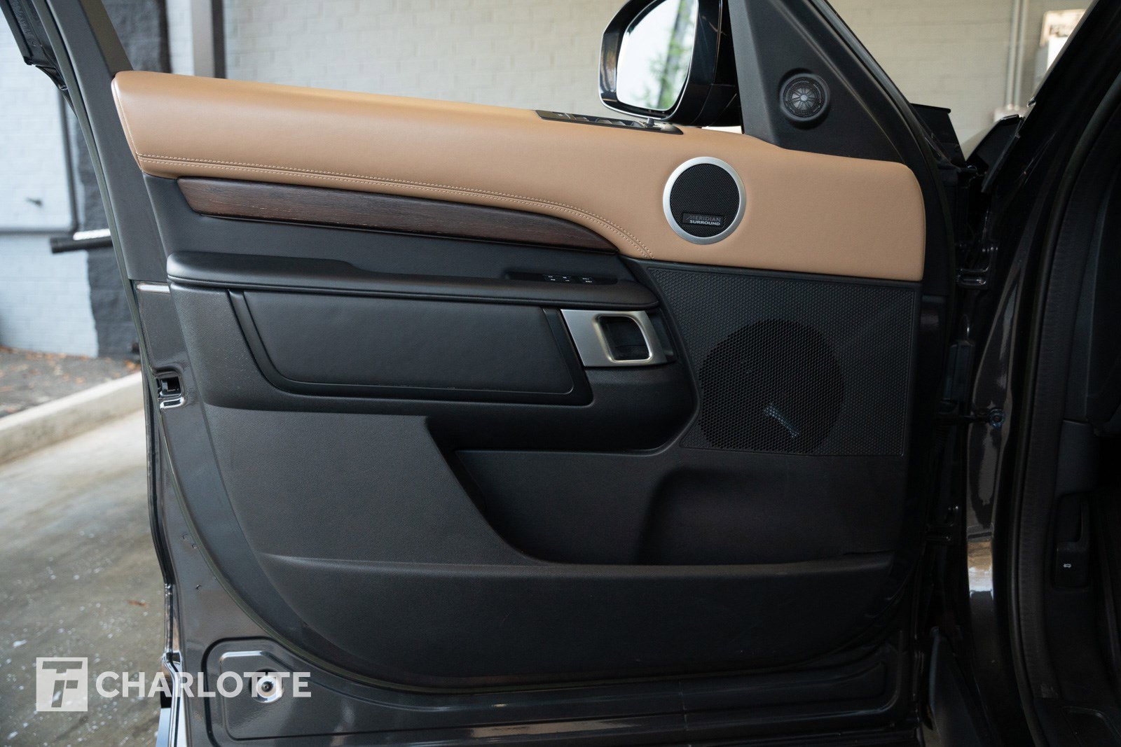 Used 2023 Land Rover Discovery HSE R-Dynamic image 14