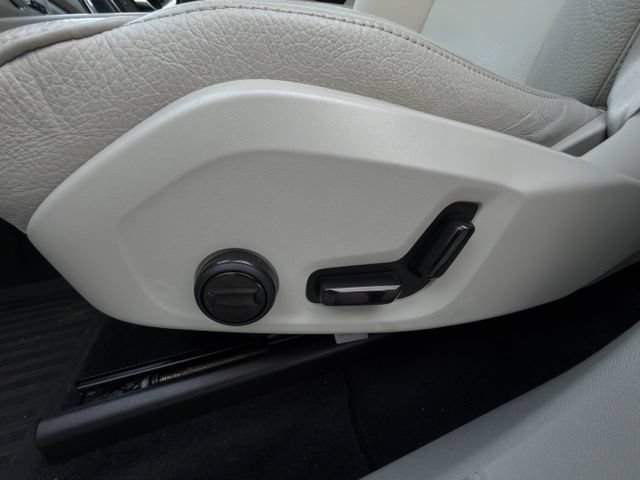 Used 2022 Volvo XC60 B5 Momentum w/ Advanced Package AWD/4WD image 27