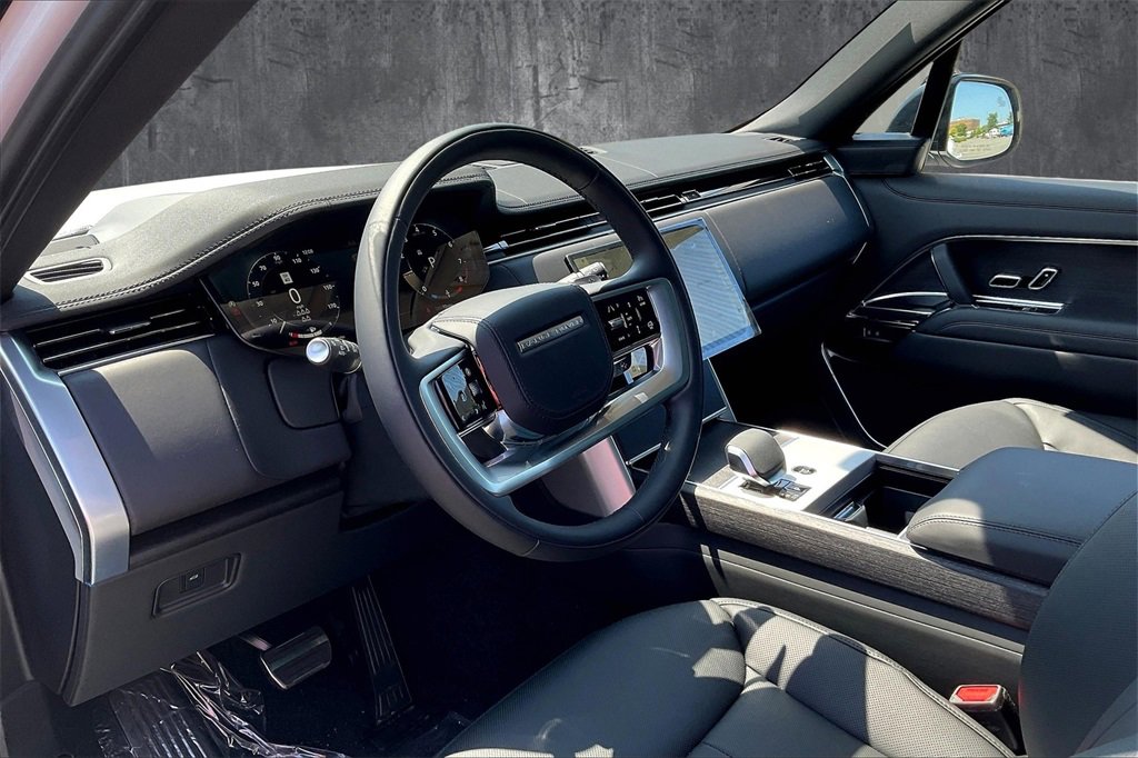 New 2025 Land Rover Range Rover Long Wheelbase SE image 7