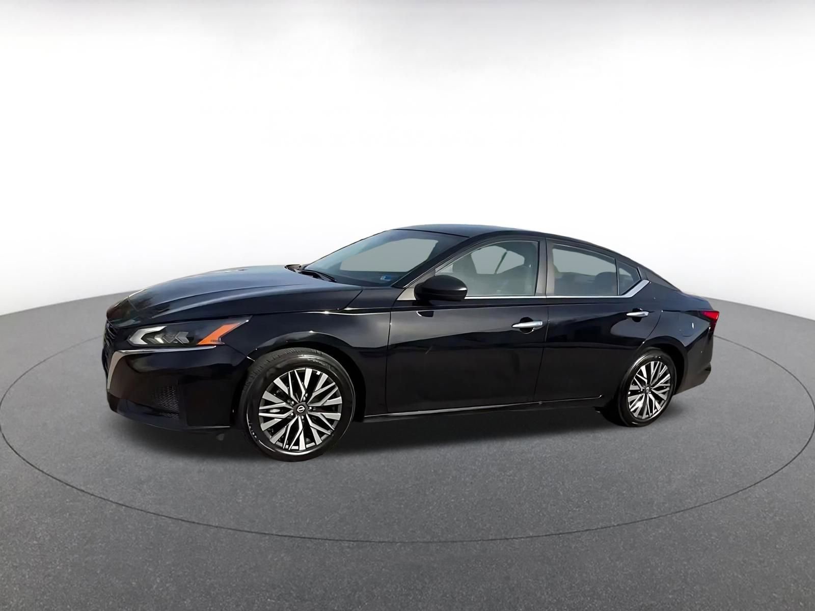 Used 2025 Nissan Altima 2.5 SV image 8