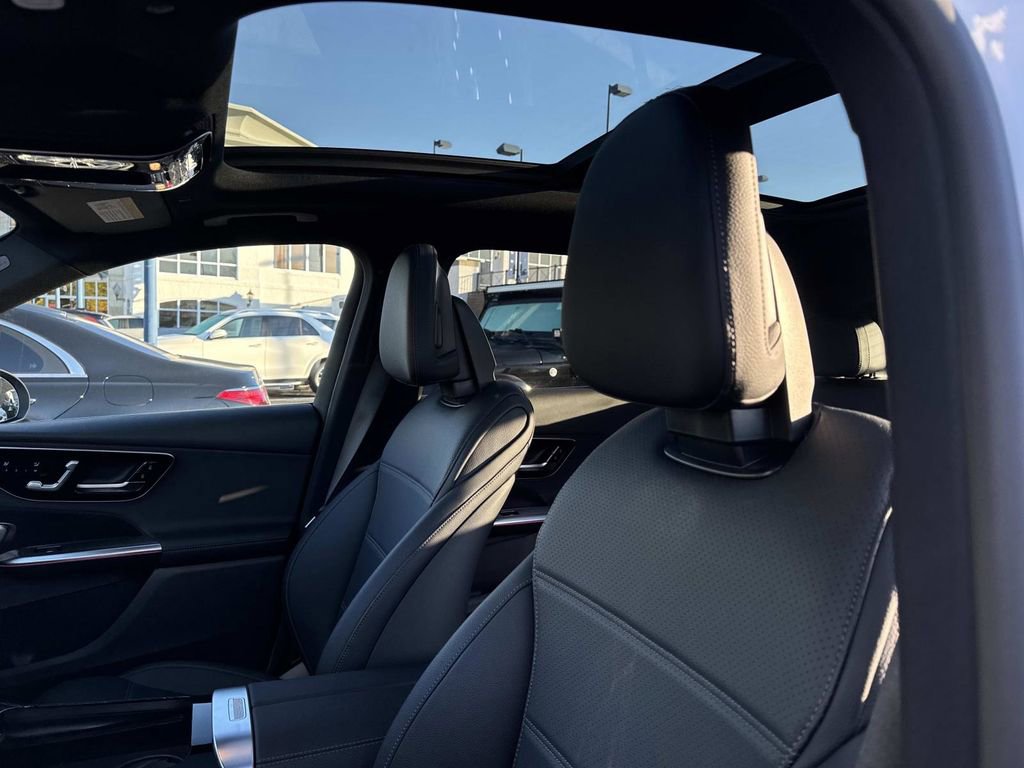 Used 2025 Mercedes-Benz GLC 300 4MATIC image 18