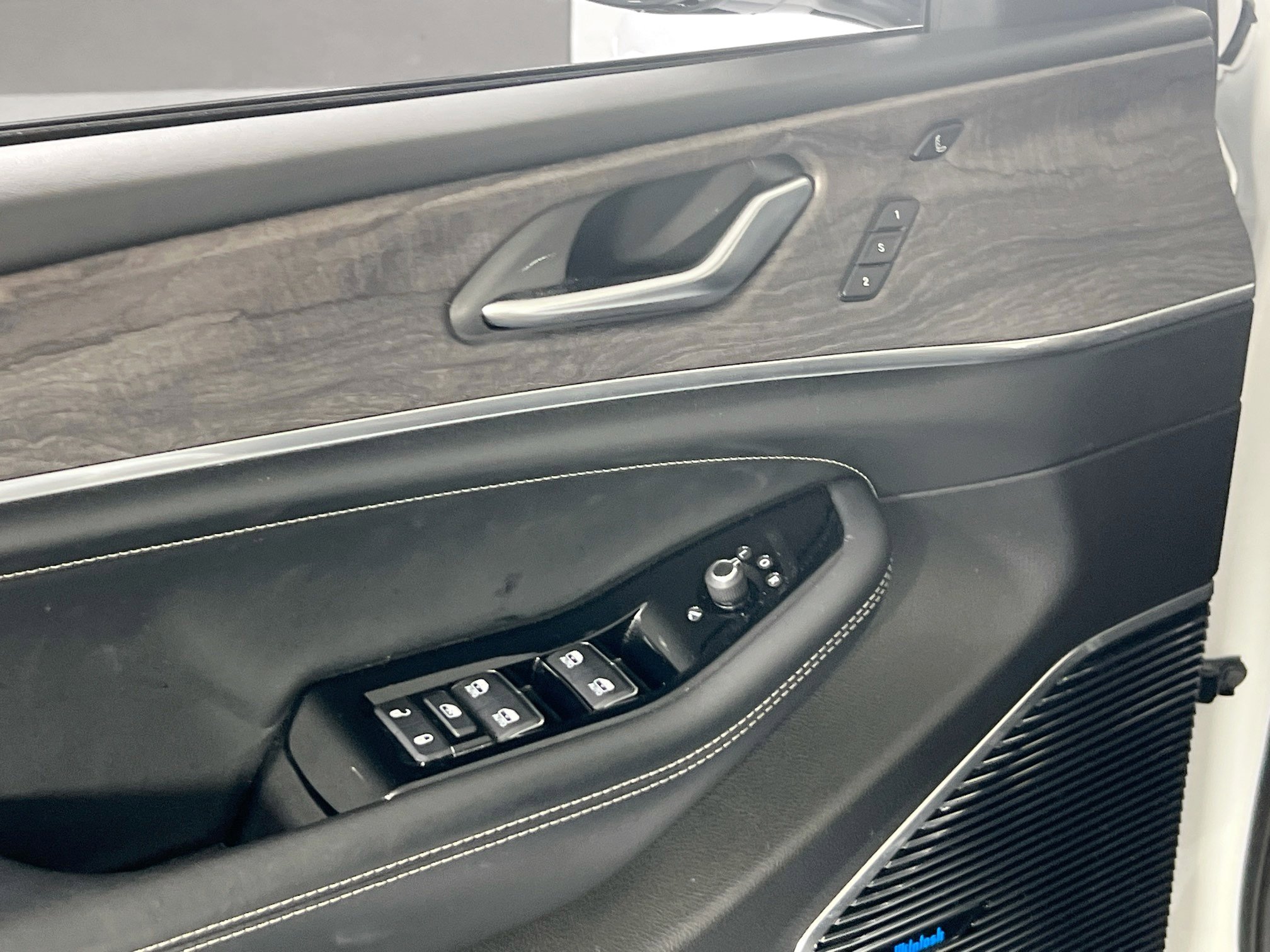 Used 2022 Jeep Grand Cherokee Overland w/ Adv Protech Group III image 18