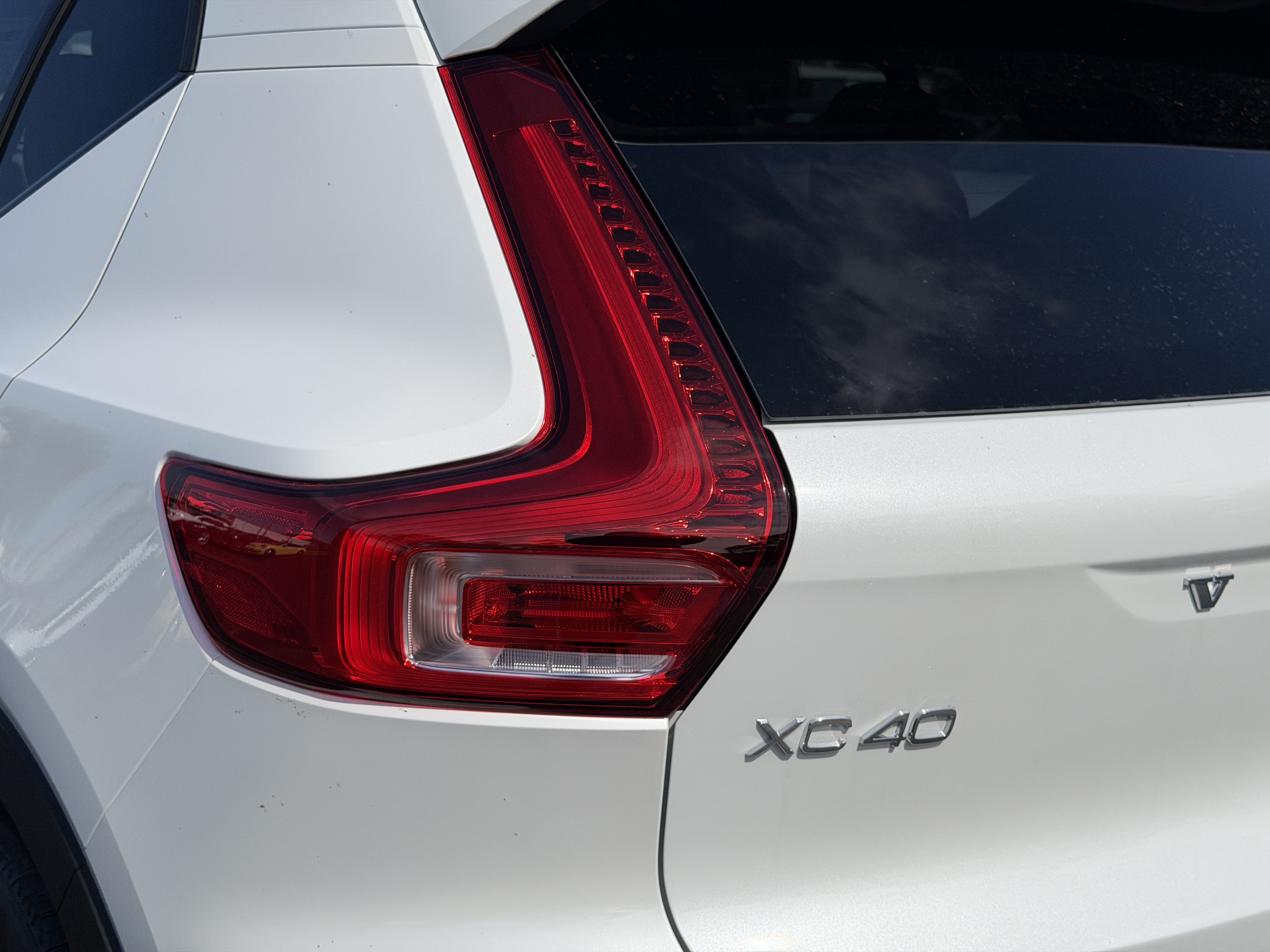 New 2026 Volvo XC40 B4 Core w/ Climate Package FWD image 9