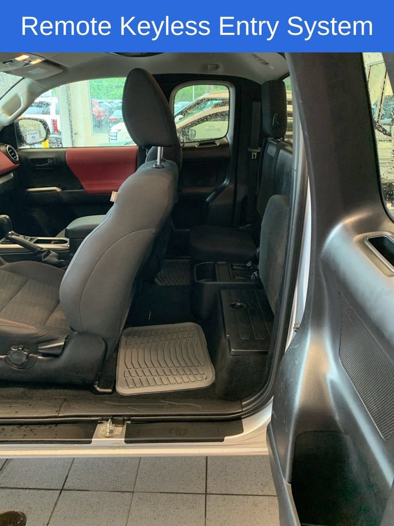Used 2020 Toyota Tacoma SR5 w/ SR5 Appearance Package (SM) AWD/4WD image 12