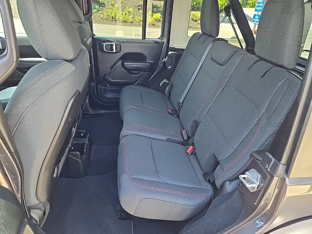Used 2026 Jeep Wrangler Unlimited Rubicon AWD/4WD image 40