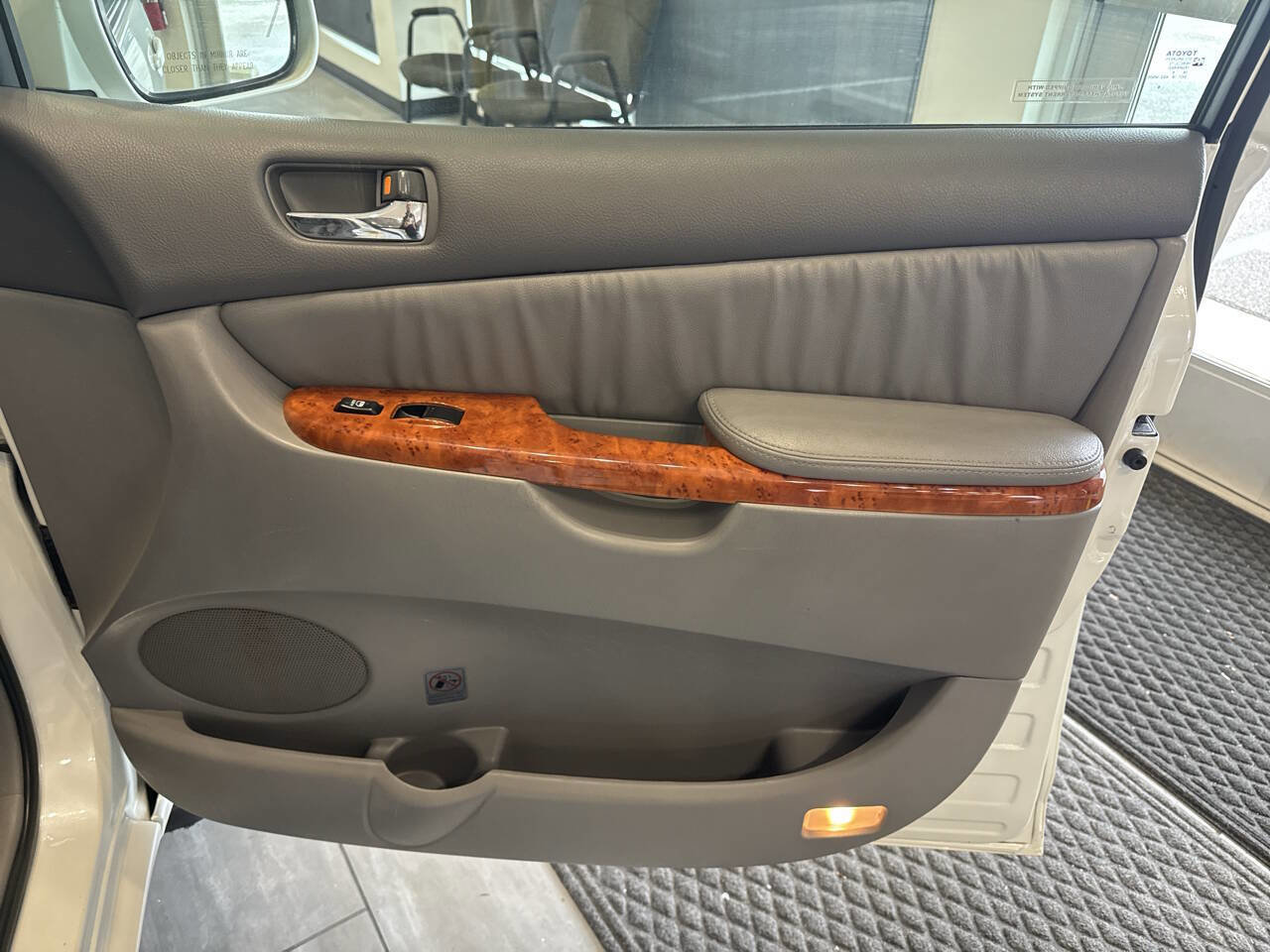 Used 2009 Toyota Sienna XLE Limited image 46