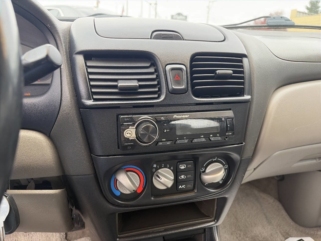 Used 2002 Nissan Sentra SE-R image 22